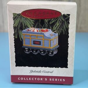 Hallmark Keepsake Ornament Yuletide Central Collectors Series Pressed Tin 1995